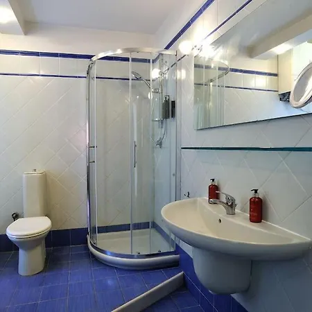 Alvaro's House Апартаменты *